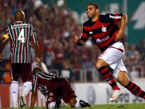 Fla x Flu de craques, hegemonia e show na arquibancada