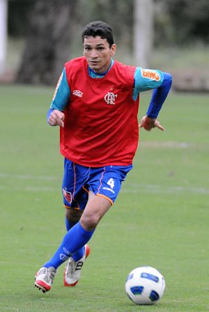 Luxemburgo mantém time em coletivo desta quinta-feira