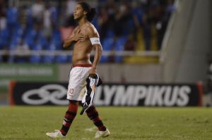 Luxa elogia Ronaldinho e molecada rubro-negra