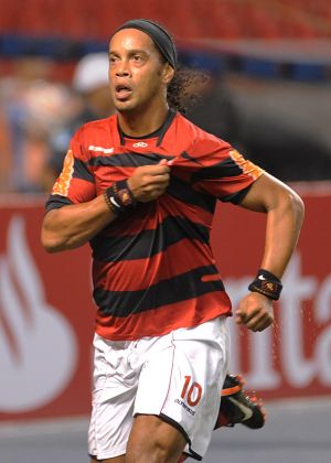 Ronaldinho entra em campo e decide: Fla 1 a 0