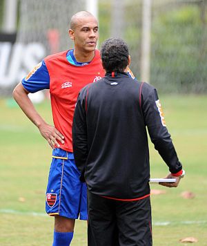 Alex Silva está atento aos perigos do adversário