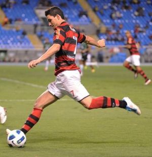Thiago Neves explica lance do gol de falta
