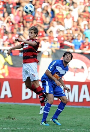 Thomás comemora renovação com o Flamengo