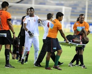 Willians acorda melhor, mas está fora do jogo de domingo