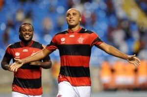 Deivid comemora boa fase e mira o Vasco