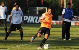 Flamengo faz treino técnico em Vargem Grande