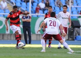 Fla domina o clássico, mas sai de campo derrotado por 1 a 0