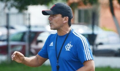 Zé Ricardo comanda primeiro treino no time profissional
