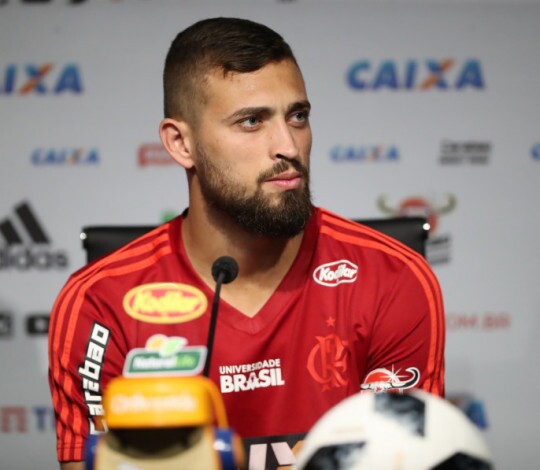 Léo Duarte elogia zagueiros do Flamengo e projeta confronto com o Sport