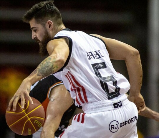 Flamengo vence o Basquete Cearense e chega ao quinto triunfo no NBB 12