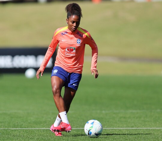 Kaylane Vieira detalha período com a Seleção Brasileira principal: "Experiência extraordinária"
