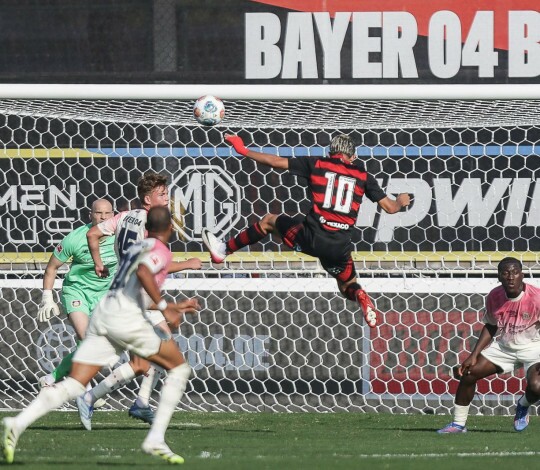 Flamengo goleia o Bayer Leverkusen em amistoso internacional na Gávea