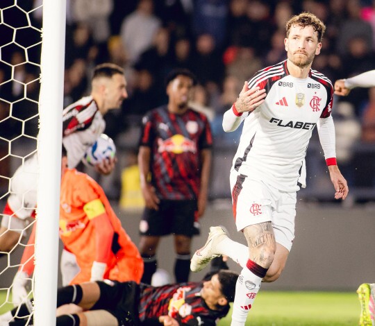 Fora de casa, Flamengo quebra tabu e vence o RB Bragantino de virada