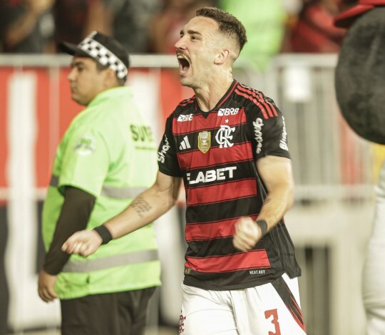 Com gol de Léo Ortiz, Flamengo bate o Atlético-MG e reassume a liderança do Brasileirão