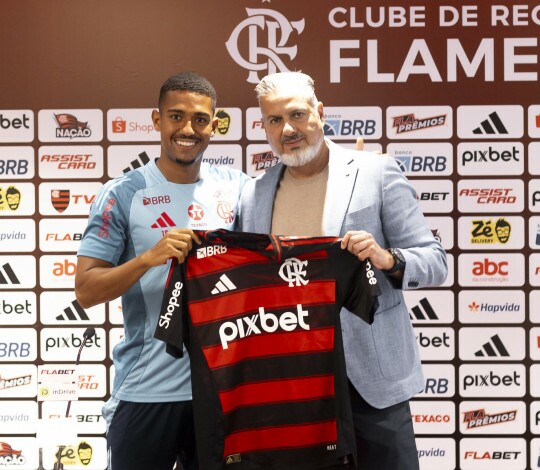 Samuel Lino é apresentado como a maior contratação da história do Mengão e diz: “Motivo de orgulho”