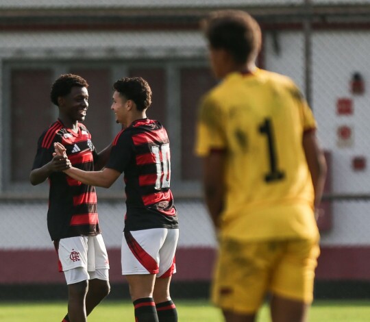 Show de Gols: Fla Sub-17 Vence Mais Uma no Brasileirão com Atacante Implacável