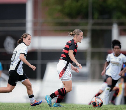 Flamengo empata com o Botafogo em 1 a 1 e se garante na semifinal do Carioca Feminino Sub-20
