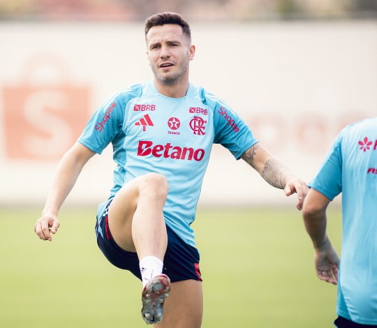 Flamengo se reapresenta e inicia preparação para duelo contra o Grêmio