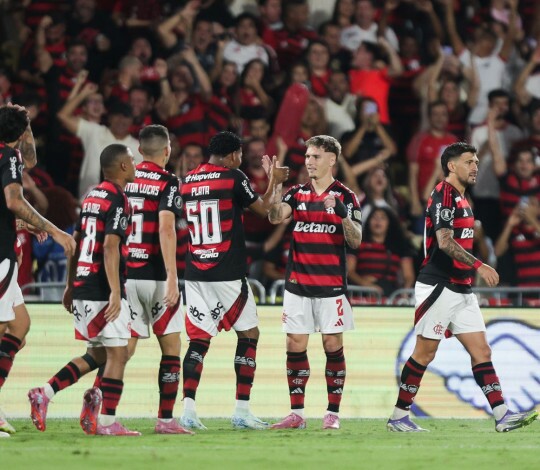Flamengo bate Estudiantes com gols relâmpago e larga na frente nas quartas da Libertadores!