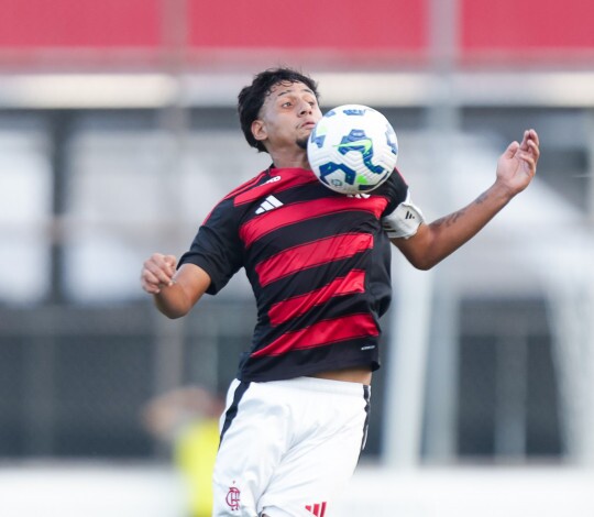 Flamengo enfrenta o Atlético-MG, nesta terça-feira (30), pelas quartas do Brasileiro Sub-17
