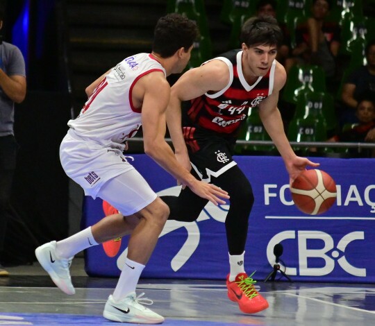 Flamengo domina e garante liderança do grupo no NBB contra o Pato Basquete