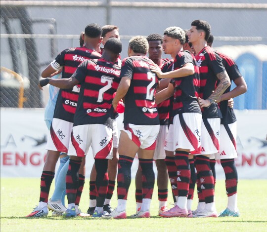 Garotos do Flamengo brilham: Vitória sobre o Madureira e vice-liderança na Taça Guanabara Sub-20!