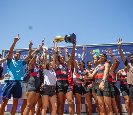 Flamengo vence quinta regata e segue invicto rumo ao título estadual de remo