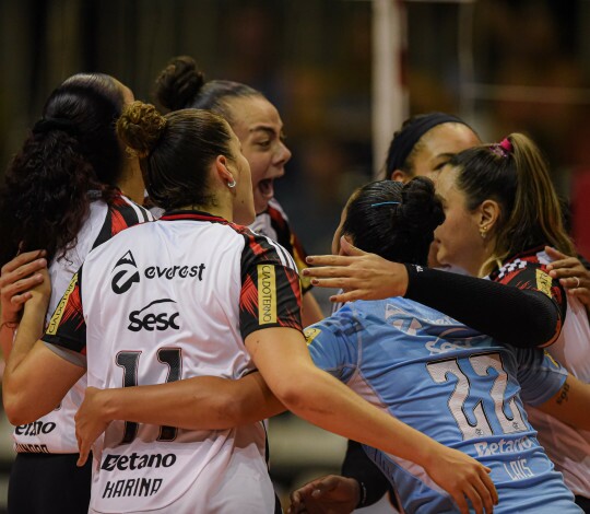 Sesc RJ Flamengo domina e garante vaga na final do Carioca de Vôlei