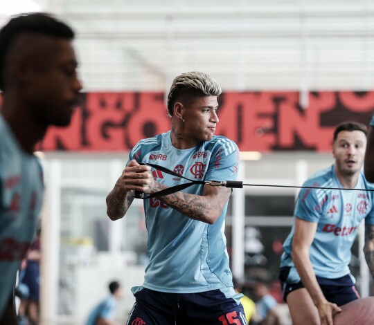 Flamengo se reapresenta de olho no confronto com o Racing, pela Libertadores