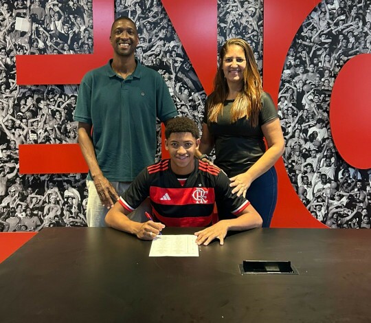 Flamengo acerta contratação de zagueiro com passagem pela seleção brasileira sub-15