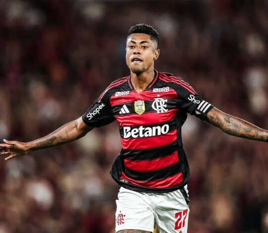 Flamengo vence o Sport por 3 a 0 com brilho de Bruno Henrique e golaço de Arrascaeta