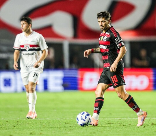 Em jogo movimentado, Flamengo empata com o São Paulo na Vila Belmiro