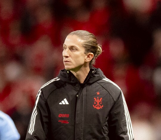 Filipe Luís é indicado ao prêmio de Melhor Técnico de Clubes do Mundo de 2025 pela IFFHS