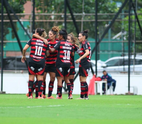 Flamengo vence o Vasco e garante vaga na final do Carioca Feminino