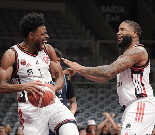 Com show de Gui Deodato, Flamengo vence Pato Basquete no retorno ao Maracanãzinho