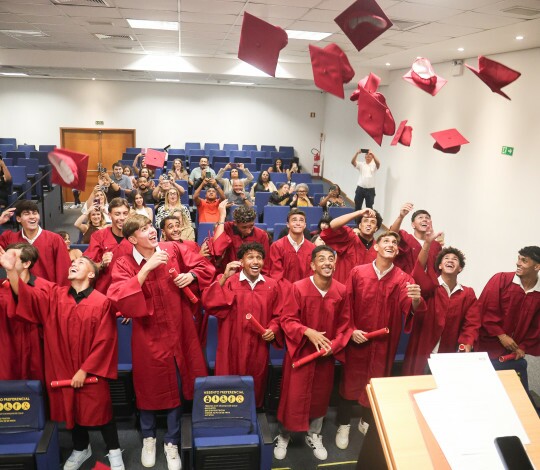 Atletas e bons alunos! Garotos do Ninho se formam na escola