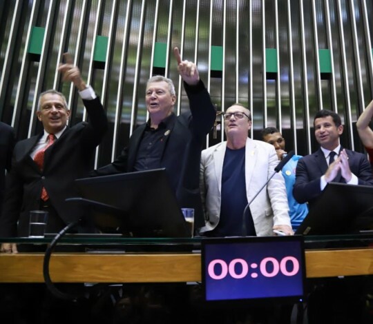 Brasília em vermelho e preto: Flamengo é homenageado pelos 130 anos na Câmara dos Deputados