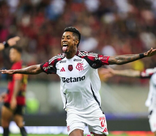 Pelo Brasileirão, Flamengo goleia o Sport no dia em que completa 130 anos de história