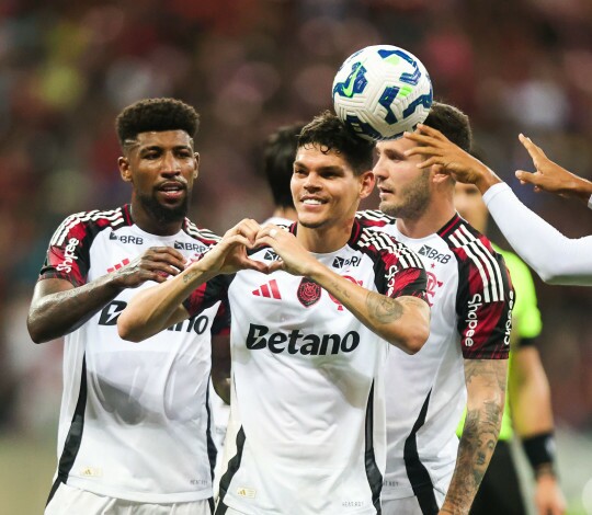 Flamengo amplia liderança no ranking de gols de fora da área no Brasileirão