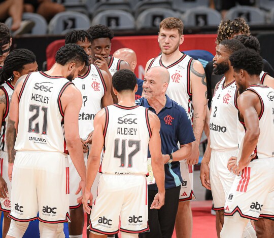 Flamengo é superado pelo Brasília por 85 a 83 e perde primeira no NBB
