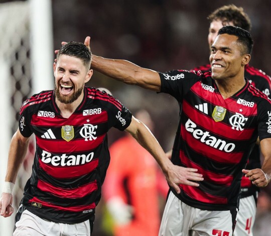 Flamengo vence o RB Bragantino e abre vantagem na liderança do Brasileirão