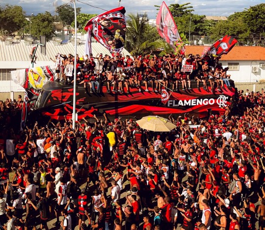 Em busca do tetra, Mengão embarca para o Peru com direito a AeroFla