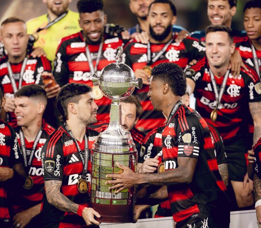 Flamengo vence Palmeiras e se torna o primeiro brasileiro tetracampeão da Libertadores