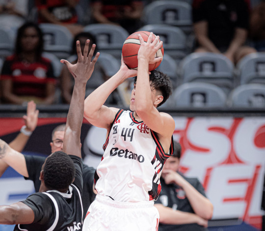 Flamengo vence Corinthians na abertura da Maratona FlaBasquete