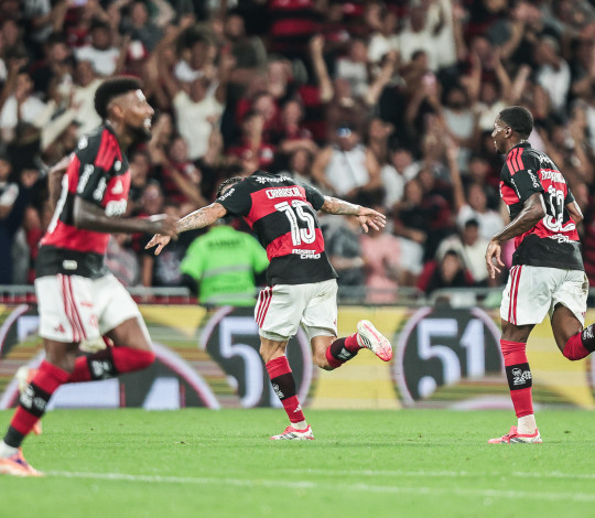 Na estreia do elenco principal, Flamengo bate o Vasco e conquista a primeira vitória no Cariocão
