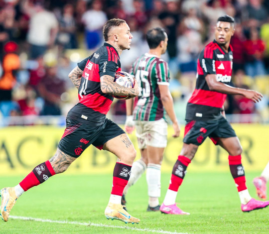 Flamengo perde para o Fluminense e complica classificação no Carioca