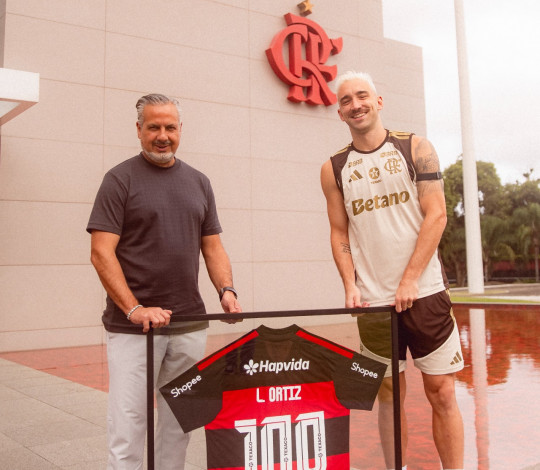 Léo Ortiz completa 100 jogos pelo Flamengo e consolida trajetória vitoriosa no clube