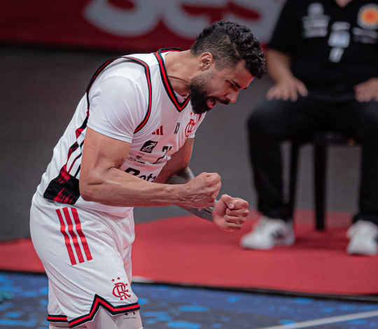 Flamengo vence São José e retoma a liderança do NBB