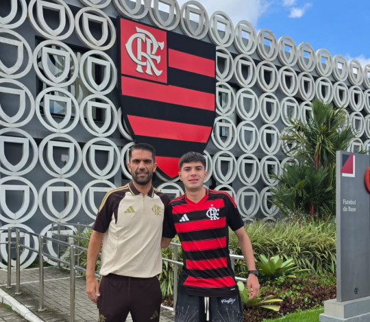 Flamengo acerta empréstimo do mexicano Diego Reyes