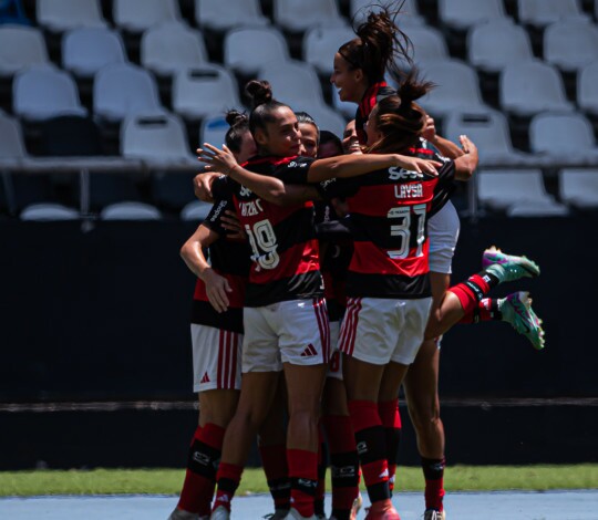 Em clássico movimentado, Flamengo e Botafogo empatam pela Copa Rio Feminina
